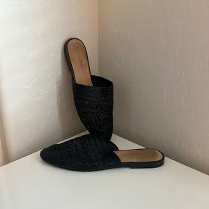 Salt + Umber Handwoven Mule in Black - GUC - Sz 9 - Runs Small!